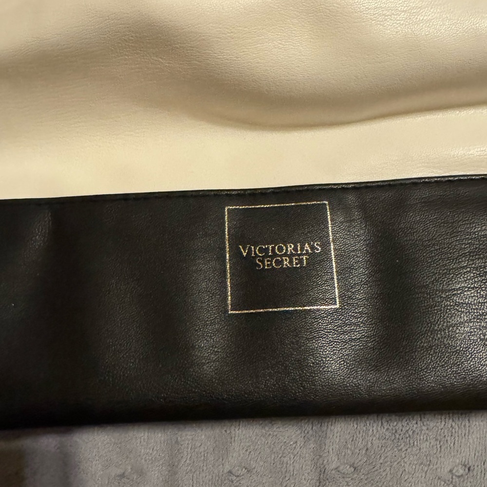 Victoria's Secret Elegant Black and Cream Tote w/ Rose Design NWT - Picture 7 of 9